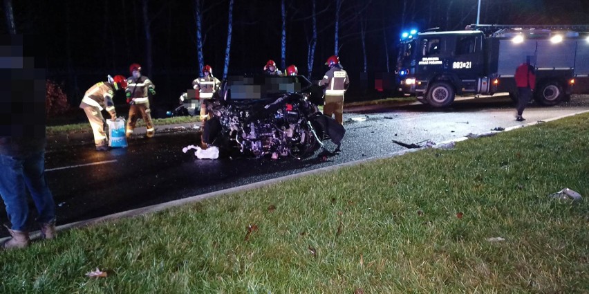 Wypadek w Redzikowie. Dwie osoby trafiły do szpitala