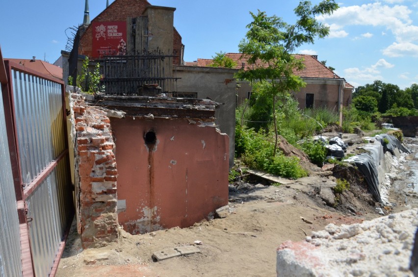 Znika mur między Odrą a Ostrowem Tumskim. Będzie promenada? (ZDJĘCIA)