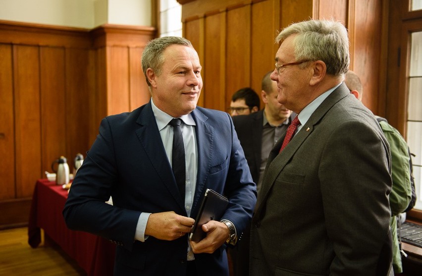 We wtorek (08.11) w sali sesyjnej Urzędu Marszałkowskiego w...