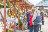 Stary Sącz. Palmy, zajączki, pisanki, stroiki i wiele innych ozdób na Jarmarku Wielkanocnym