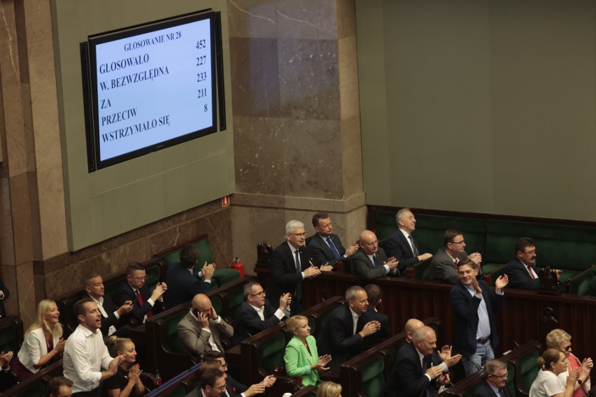 Sejm przegłosował wniosek o przeprowadzenie referendum. Wcześniej odbyła się burzliwa debata. Jak rozłożyły się głosy?