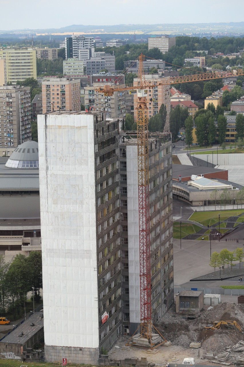 Wieżowiec DOKP w Katowicach znika w oczach