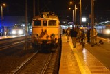 Na stacji kolejowej w Malborku zapaliła się lokomotywa 21.11.2021. Opóźnienia pociągu dalekobieżnego. Zdjęcia