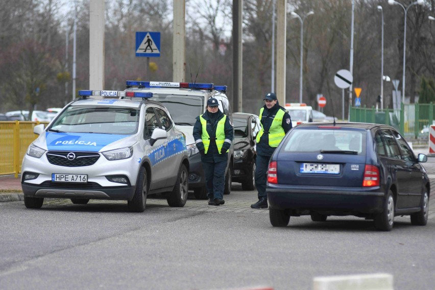 Policja, straż pożarna, służba celna, straż graniczna -...