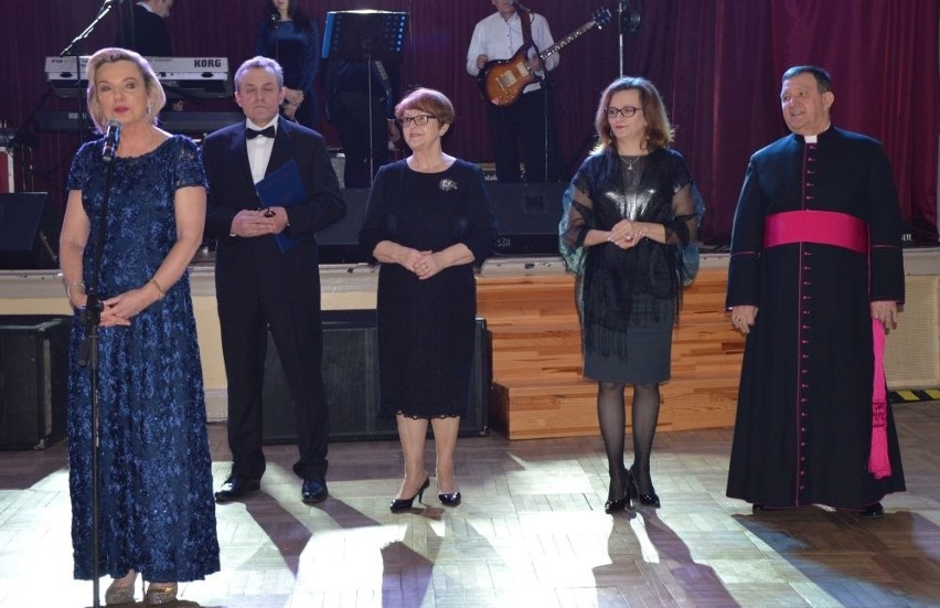 Minister Anders tańczy - wielki bal charytatywny w Skarżysku Kamiennej. Zobacz zdjęcia