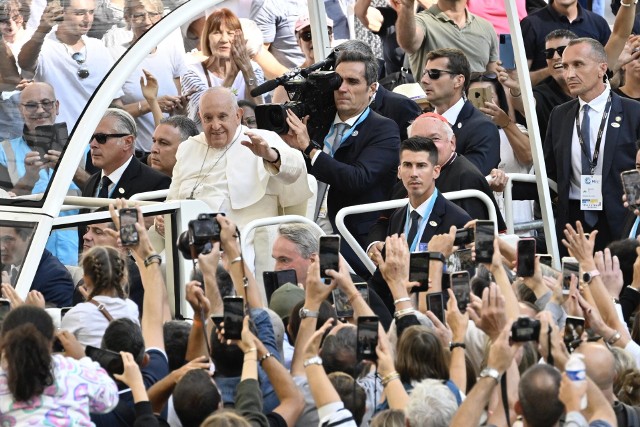 Papież był entuzjastycznie witany na ulicach Marsylii