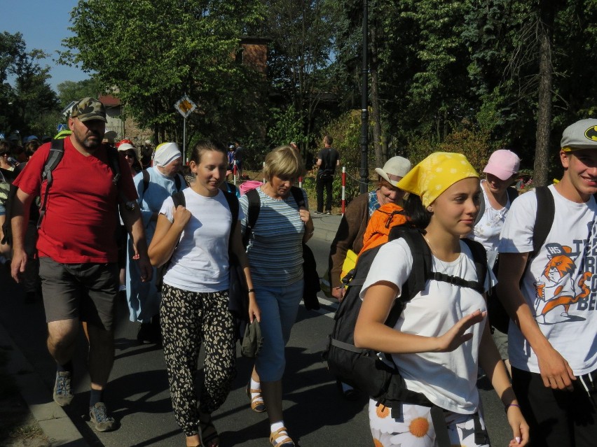 Gliwicka Piesza Pielgrzymka na Jasną Górę 2015: Pielgrzymi wyruszyli z Tworoga [ZDJĘCIA, WIDEO]