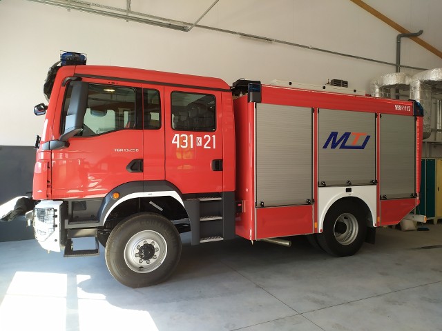 Nowy wóz dąbrowskich strażaków wraz z wyposażeniem kosztował ponad milion złotych