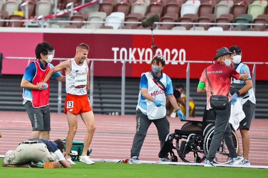 Marcin Lewandowski w półfinale 1500 m odniósł kontuzję.