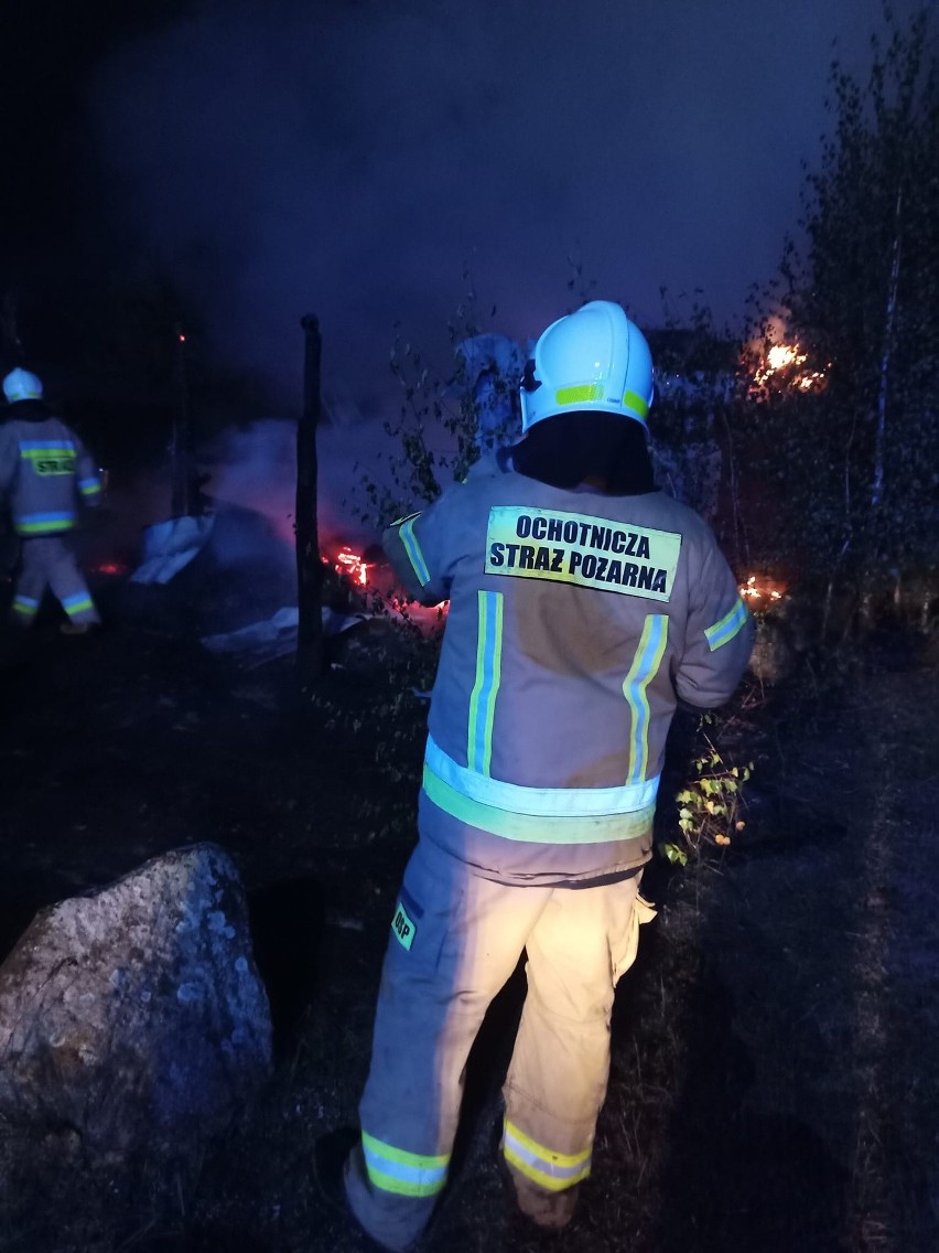 Sulin-Strumiłowo. Pięć zastępów strażaków gasiło pożar budynku gospodarczego