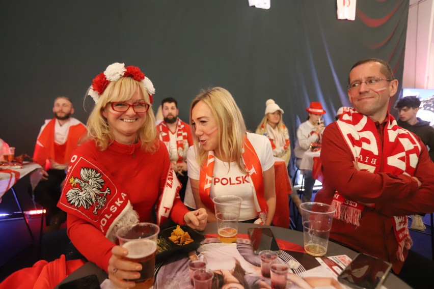 Zobaczcie jak fani Biało-Czerwonych dopingowali Polaków w...