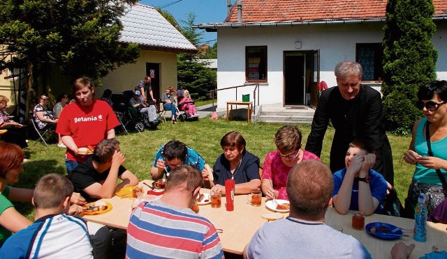 Czerwcowe spotkanie dla osób niepełnosprawnych w „Betanii”. Podobne odbywają się tu zawsze w pierwszą sobotę miesiąca.