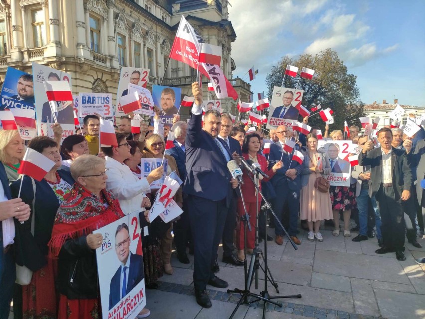 Beata Szydło na zakończenie kampani Prawa i Sprawiedliwości na Sądecczyźnie: Chodźcie razem z nami dalej zmieniać Polskę 