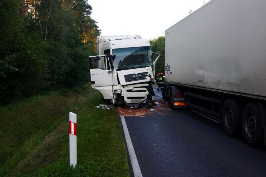 Wypadek pod Kaliszem: W Morawinie zderzyły się ciężarówki