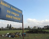 Ksiądz z Przybyszówki: śmieci z cmentarza zabierajcie do domów