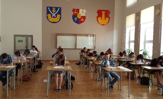 W finale II Międzypowiatowego Konkursu z Języka Angielskiego udział wzięli uczniowie, którzy reprezentowali szkoły z Połańca, Opatowa, Tarnobrzega, Starachowic, Ożarowa, Staszowa i Osieka.