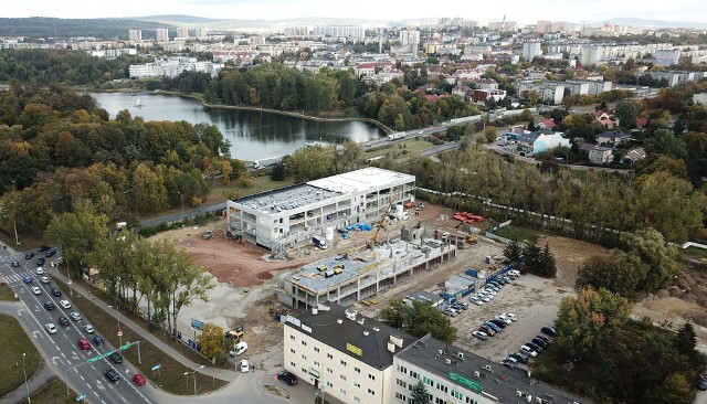 Obecnie trwa ich budowa. Stan surowy zamknięty planowany jest na koniec 2018 roku.