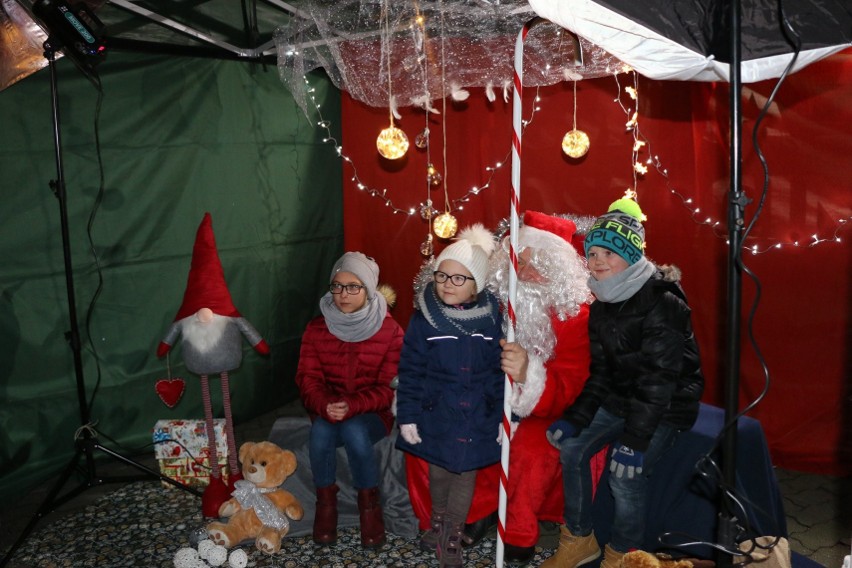 Mikołajki na Rynku w Koszęcinie zorganizowano 6 grudnia