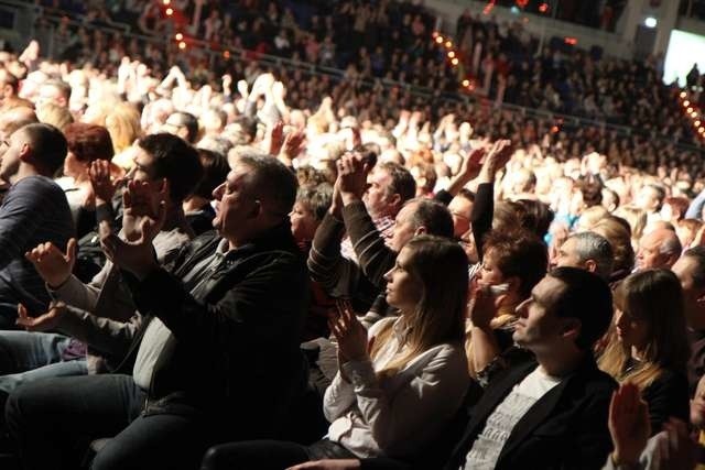 6 grudnia, hala przy Bema: koncert Budki Suflera, 5,5 tys. gości; najdroższy bilet kosztował 120 zł, nie wszyscy chcieli dodatkowo płacić za parking