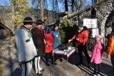 Zakopane. Kwestują na cmentarzach. "Zbieramy na ratowanie zabytkowych nagrobków" 