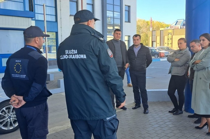 Blisko 60 mołdawskich i ukraińskich celników szkoliło się pod okiem funkcjonariusza podlaskiej KAS