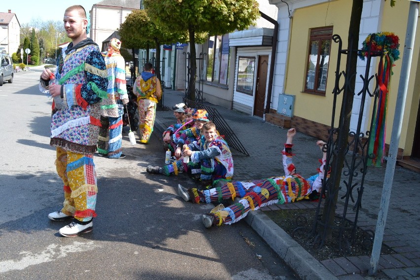 Wilamowskie śmiergusty 2014, czyli leją od samego rana