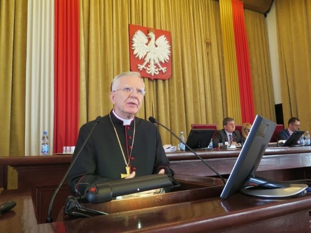 Głos zabrał jedynie abp metropolita łódzki Marek Jędraszewski.