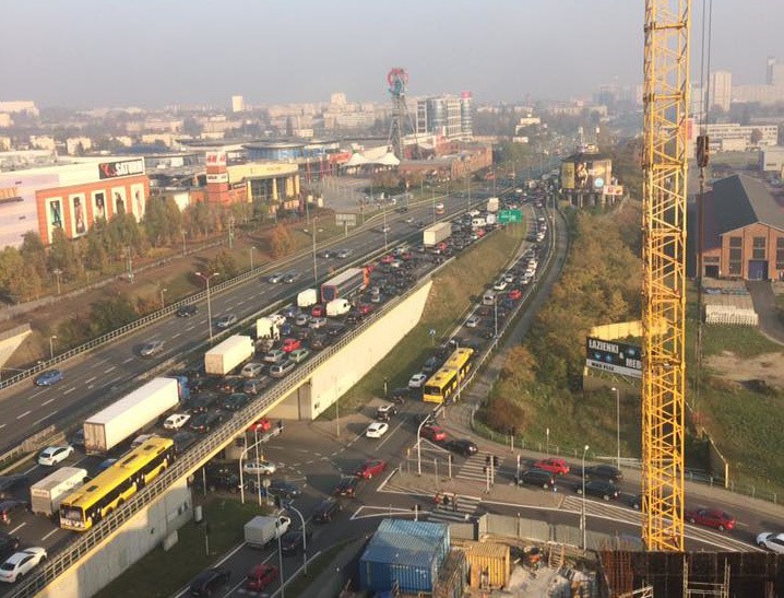 Kolizja na DTŚ w tunelu w Katowicach: Ogromne korki w centrum