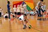 Turniej gier i zabaw w skarżyskiej Trzynastce popularyzuje aktywność fizyczną wśród najmłodszych