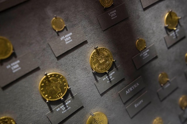 Na wysokie zainteresowanie złotem przede wszystkim wpłynęła wysoka inflacja i trwająca nadal wojna na Ukrainie. Klienci najchętniej kupowali monety Krugerrand.