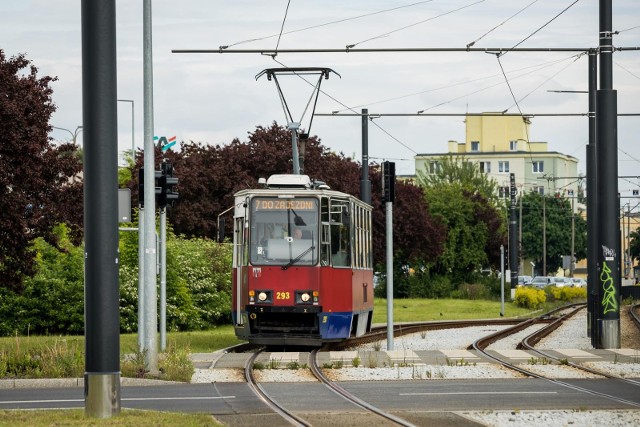 Bydgoszczanie skarżą się na ścisk w tramwajach linii nr 7. - To chyba jedyna linia w Bydgoszczy, na której jeżdżą prawie wyłącznie stare, krótkie składy - mówi pani Daria.