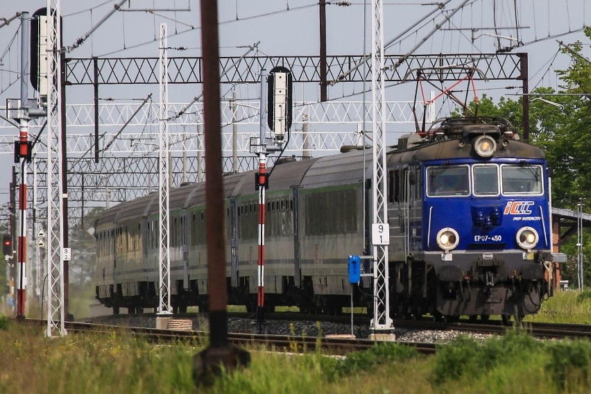Przewoźnik szacuje, że pociąg IC Wawel pojawi się na Dworcu...