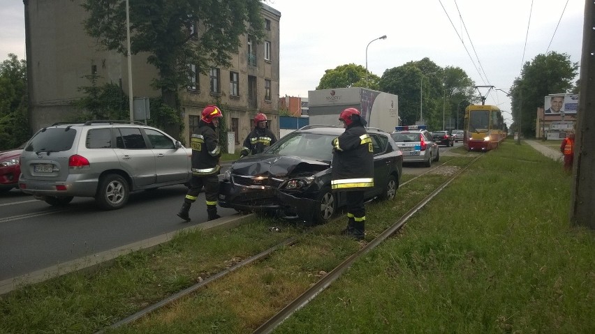 Wypadek na Konstantynowskiej. Trzy osoby ranne [ZDJĘCIA]