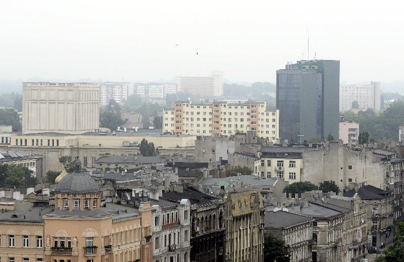 Smog przez ponad trzy miesiące utrzymuje się nad Łodzią. Winne są kominy domów i kamienic