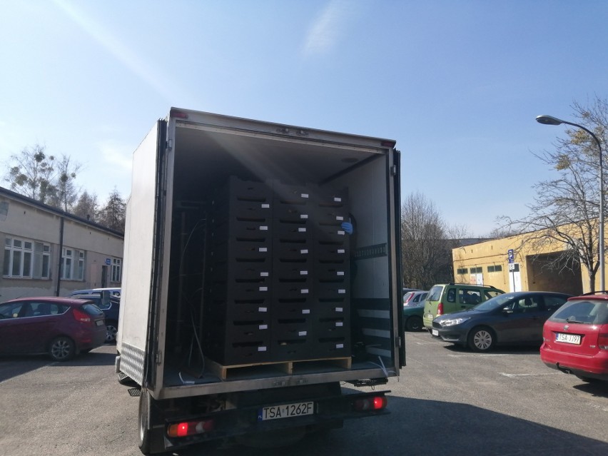 Jogurty i jabłka od KOWRu, spółdzielni Sielec i firmy Łuknat trafiły do Specjalistycznego Szpitala w Sandomierzu 