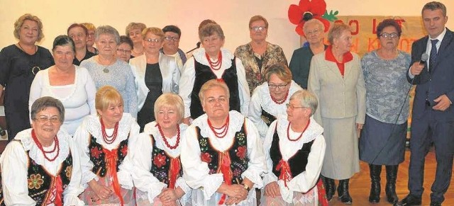 KGW Kokotów jest słynne nie tylko w gminie Wieliczka, ale całym regionie. Z prawej burmistrz Artur Kozioł