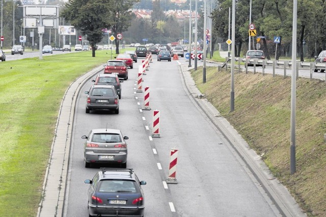 Urzędnicy uważają, że  w ten sposób ułatwiają włączanie się do ruchu kierowcom zjeżdżającym z tamtejszego wiaduktu