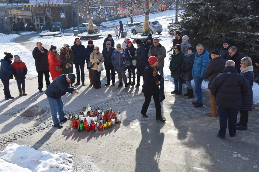 Gorlice. W hołdzie śp. Pawłowi Adamowiczowi: Ciszą Przeciw Przemocy. Mieszkańcy zebrali się, by uczcić pamięć o prezydencie Gdańska