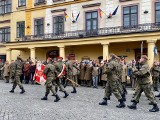 Śląska Brygada Obrony Terytorialnej już działa w Cieszynie, terytorialsi złożyli przysięgę na rynku ZDJĘCIA