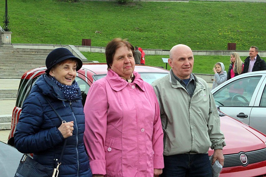 Powitanie rodaków ze Wschodu na placu Zamkowym w Lublinie