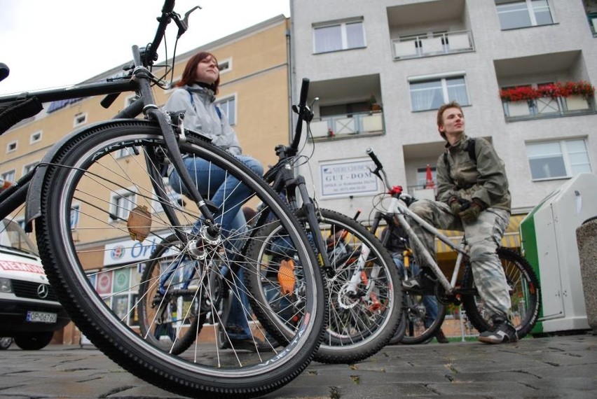 Opole: Masa krytyczna 2008. Ulicami miasta przejechalo w...