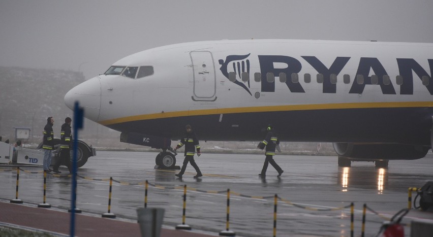 lotnisko Bydgoszcz mgła samolot Ryanair...