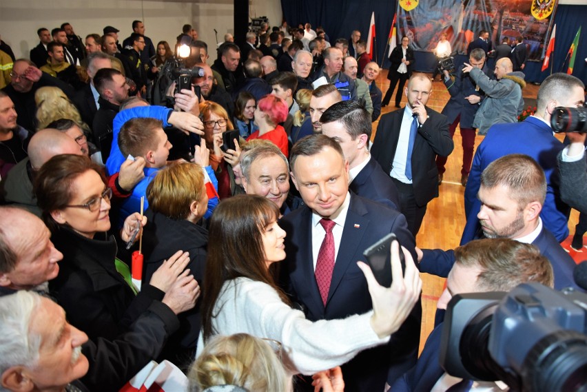 Andrzej Duda w Namysłowie. Nie wszyscy weszli na spotkanie. Co zrobił prezydent RP? [WIDEO]