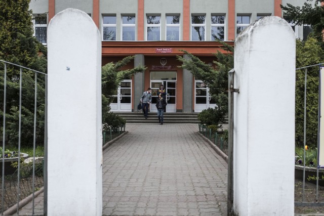 Dziś (18.11) ruszył proces Magdaleny K. i Anny M., byłych już księgowej i dyrektorki szkoły przy ul. Bażyńskich w Toruniu