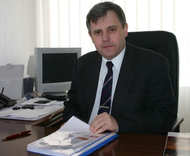 - Zrezygnowałem z funkcji przewodniczącego konwentu wójtów i burmistrzów powiatu niżańskiego, ponieważ część wójtów domagała się dyskusji w sprawie podziału tych środków, a ja nie chciałem kontynuować tego sporu- mówi Waldemar Grochowski, burmistrz Rudnika nad Sanem.