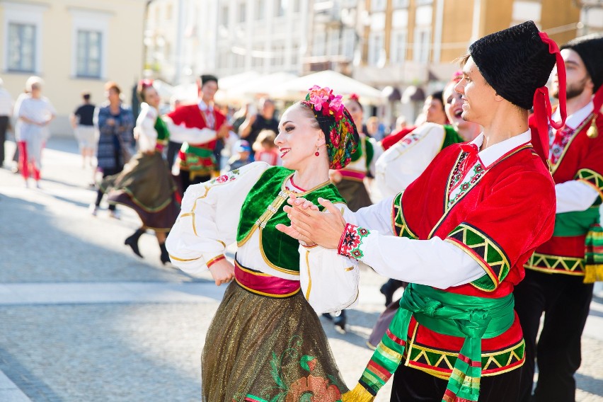 Podlaska Oktawa Kultur 2017. Kolorowa parada na Rynku...