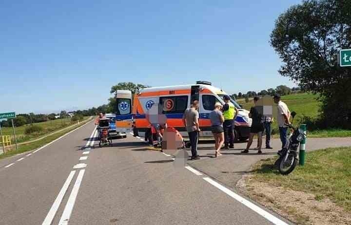 Łazy - Szafranki: Wypadek motorowerzysty. 71-latka potrącił...