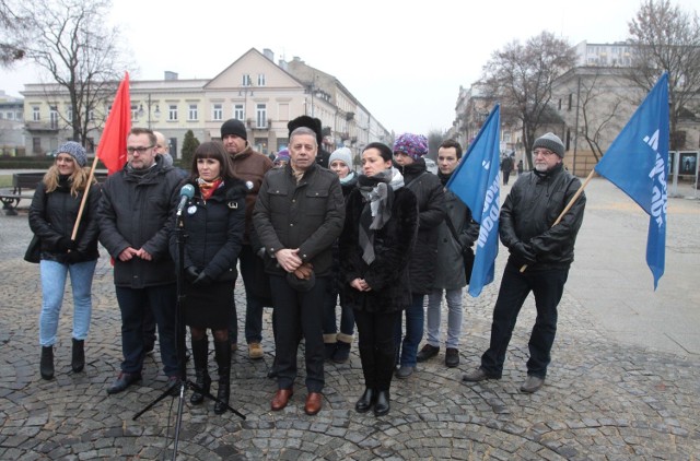 Na wspólnej konferencji prasowej pojawili się przedstawiciele Platformy Obywatelskiej, Nowoczesnej, Sojuszu Lewicy Demokratycznej oraz innych środowisk.