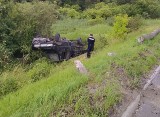 Cudem uniknęli śmierci. Samochód stoczył się do wody, pociąg potrącił człowieka. Nikt nie zginął