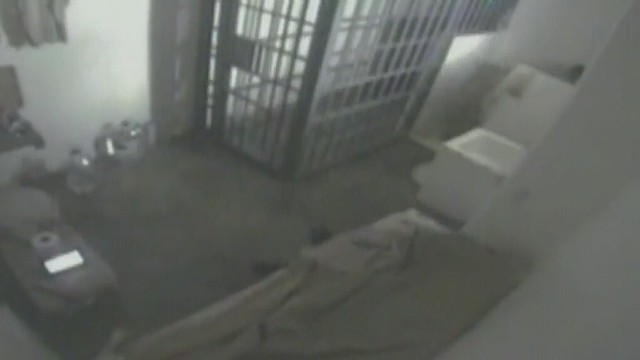 Meksykańskie władze opublikowały nagranie z monitoringu, na którym widać ostatnie momenty Joaquina "El Chapo" Guzmana w celi.